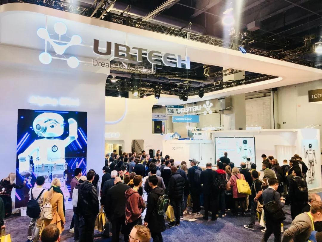 CES 2019现场 | 能开冰箱取饮料，优必选大型服务机器人亮相