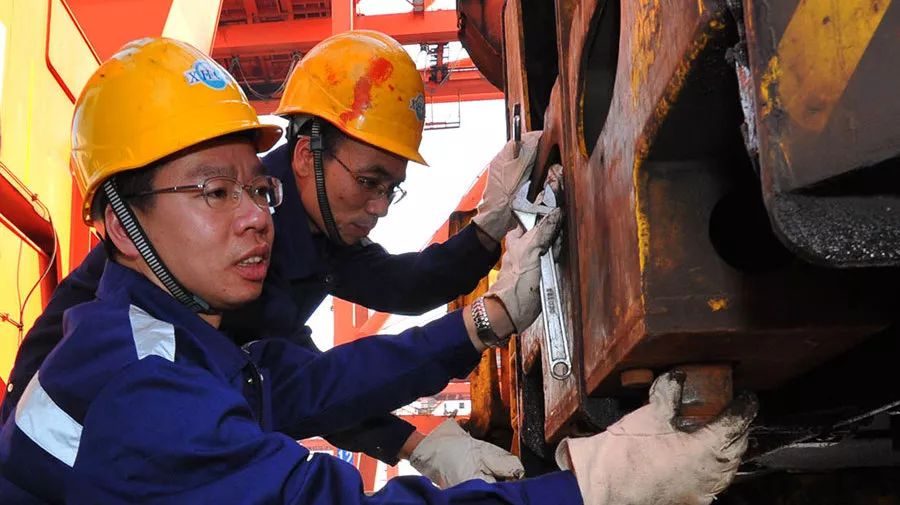 点赞冯鸿昌入选2018年大国工匠年度人物候选人