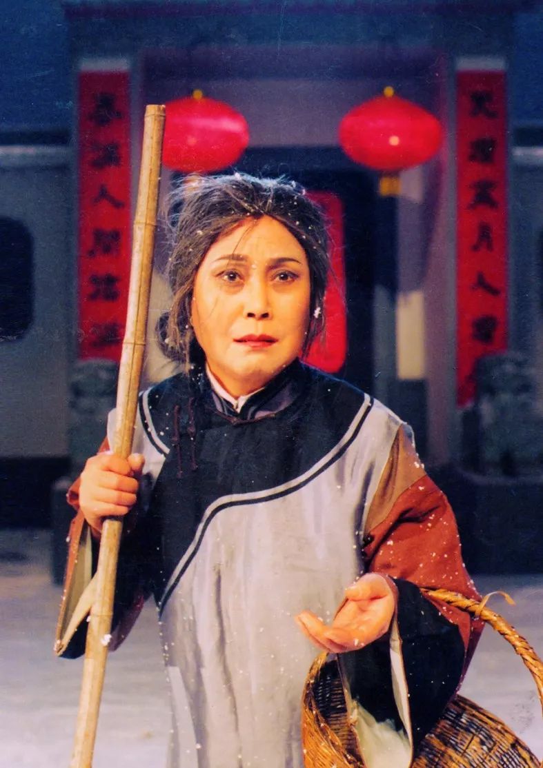 已是舞台上的角儿饰演祥林嫂的郝彩凤40岁1978年首演的时候至今,40年