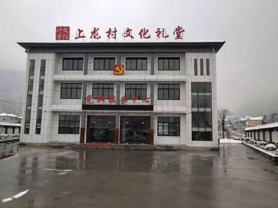 这是我们金坑村的文化礼堂,建设可是相当棒呢!