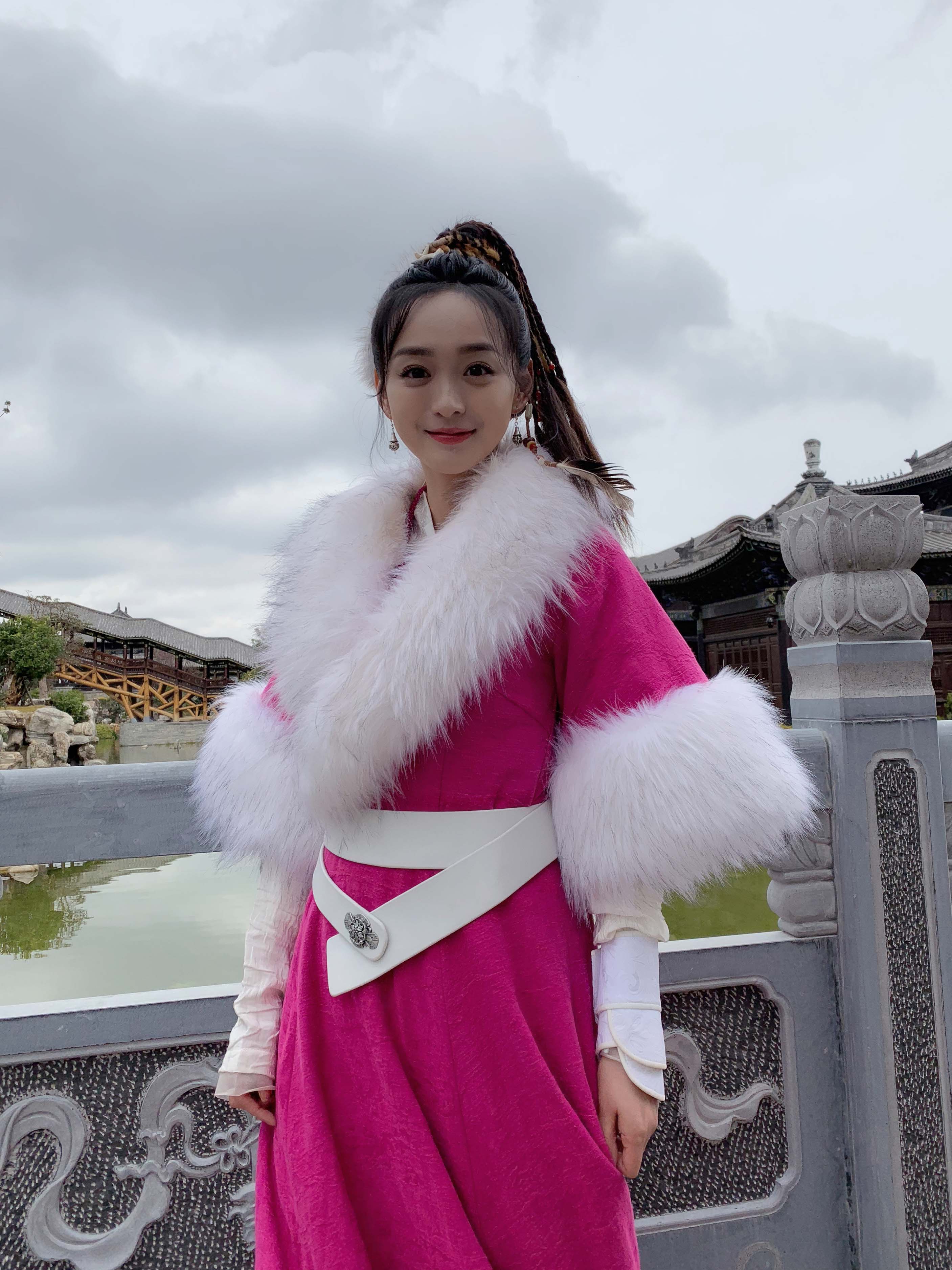 据悉,2019年,除了新版《天龙八部》外,何泓姗主演的古装传奇励志大