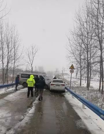 雪天路滑,安全第一,大家出门一定小心!