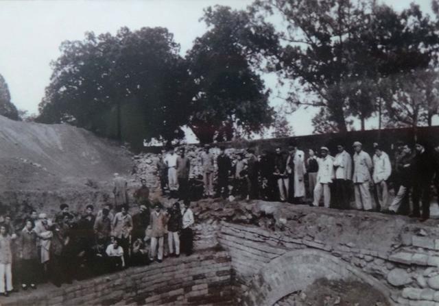 时任北京市副市长的吴晗等人联名向政务院, 『老照片再现定陵挖掘现场