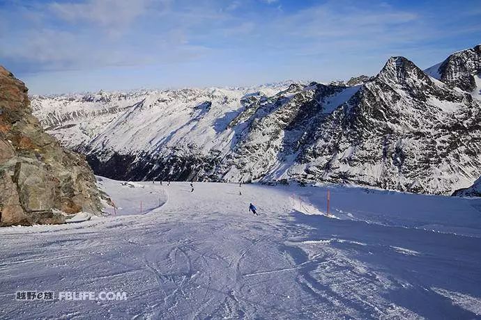 【房车与星空体育官网露营】冰雪旅游产业化趋势助推营地四季经营(图1)