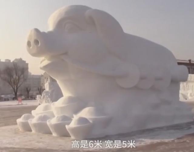 父子堆超级"招财雪猪:耗时4天用雪40吨