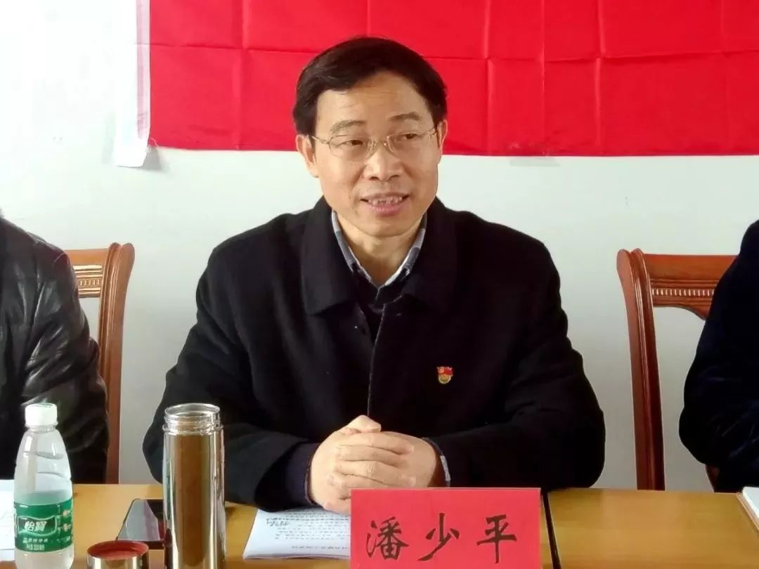 签约仪式开始前,潘少平部长组织共建单位及相关部门负责人实地查看