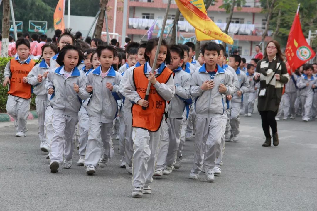 跑在当下 赢在未来——纪中三鑫凯茵学校开展学期跑操