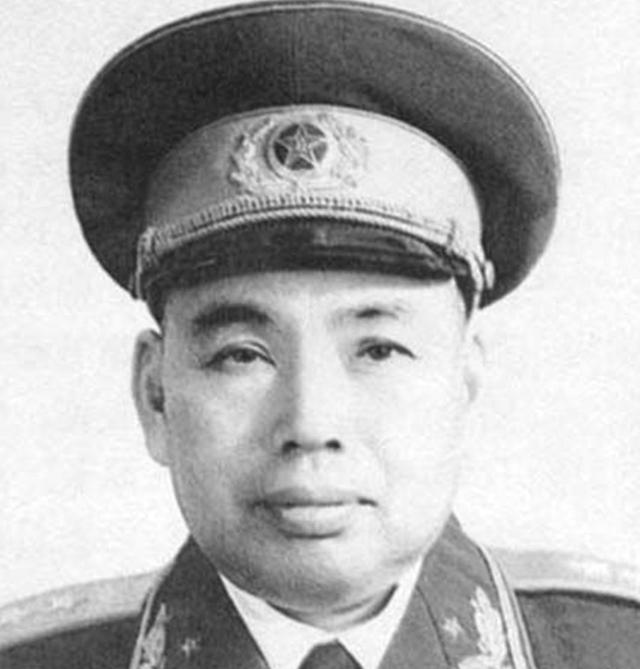 对越反击战中，中央突然撤销他的职务，战争胜利后接受8年审查