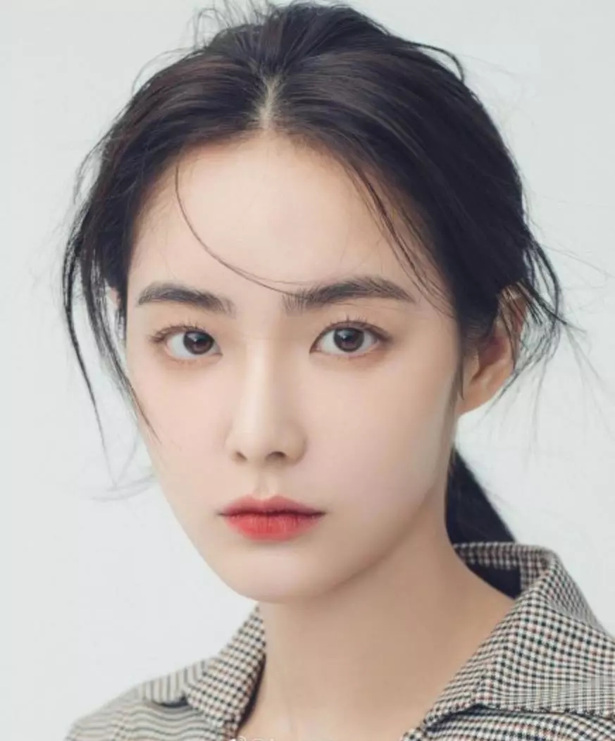 她是韩国最新整容模版，“空气脸”今年火了！