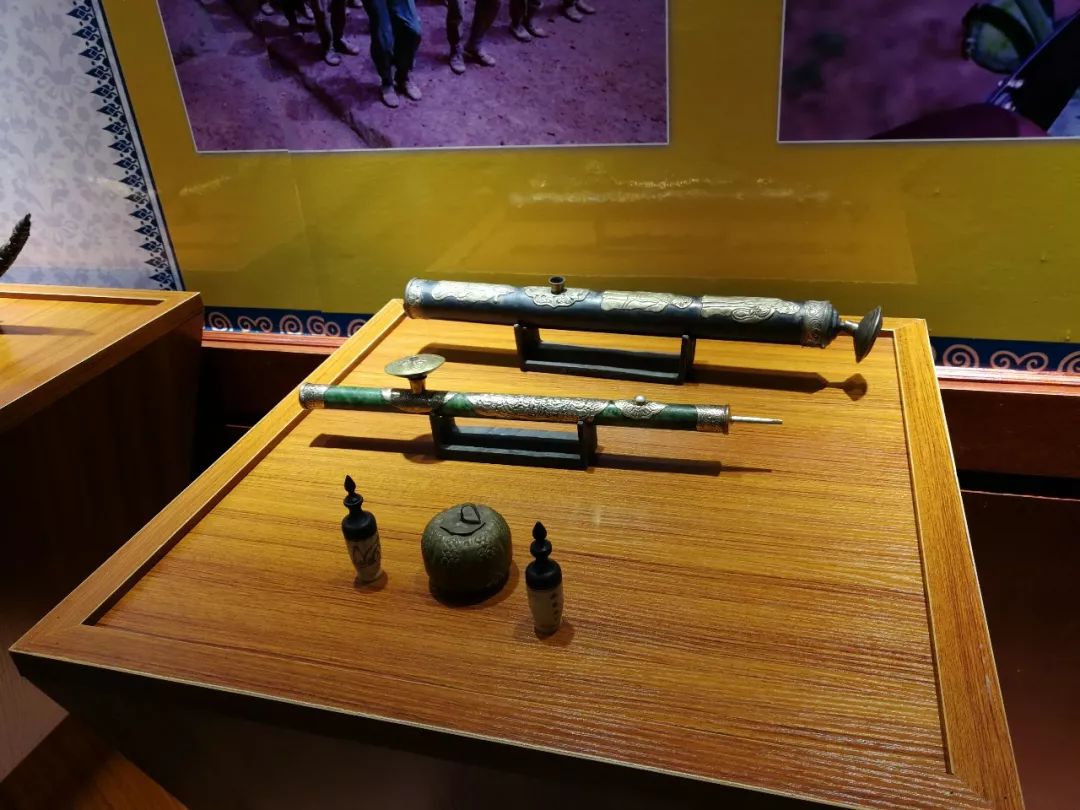 鸦片博物馆里吸鸦片的大烟枪