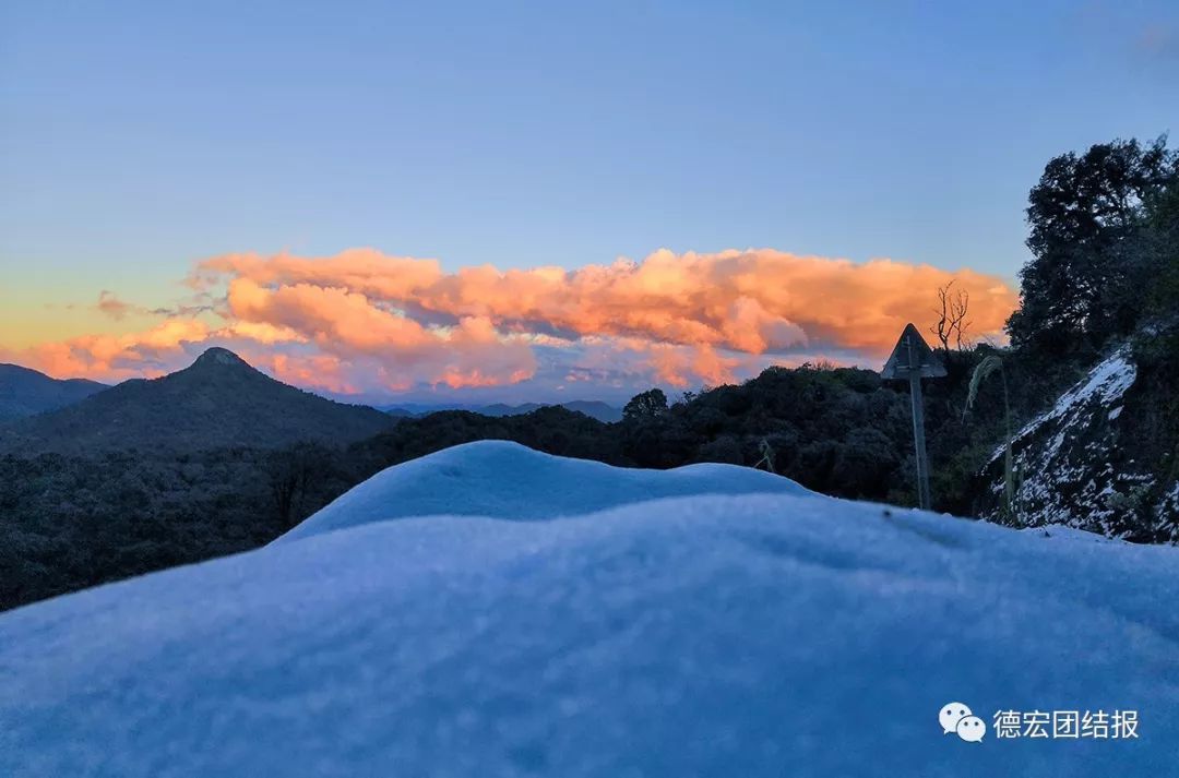 盈江大娘山下雪啦没能去感受的看这里