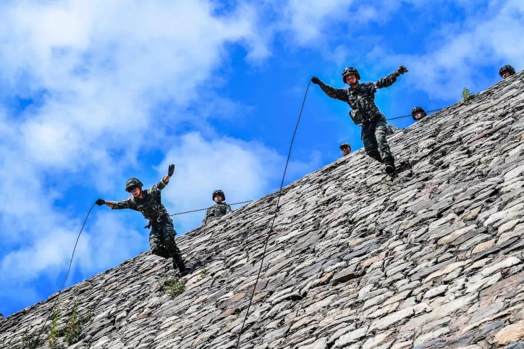 肩负起新时代新使命武警部队奋力推进强军兴军纪事