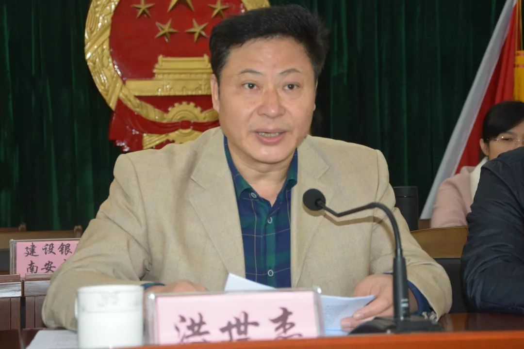 领导班子述职述廉报告结束后,镇党委书记洪世杰和镇长吴火连还分别就