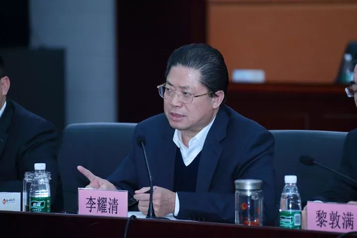 柳州市金融集团,柳州银行党委书记,董事长李耀清表示,磨刀不误砍柴工