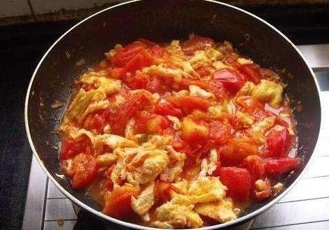做西红柿炒鸡蛋,别只会傻加盐!多加"1勺它",又香又浓超入味