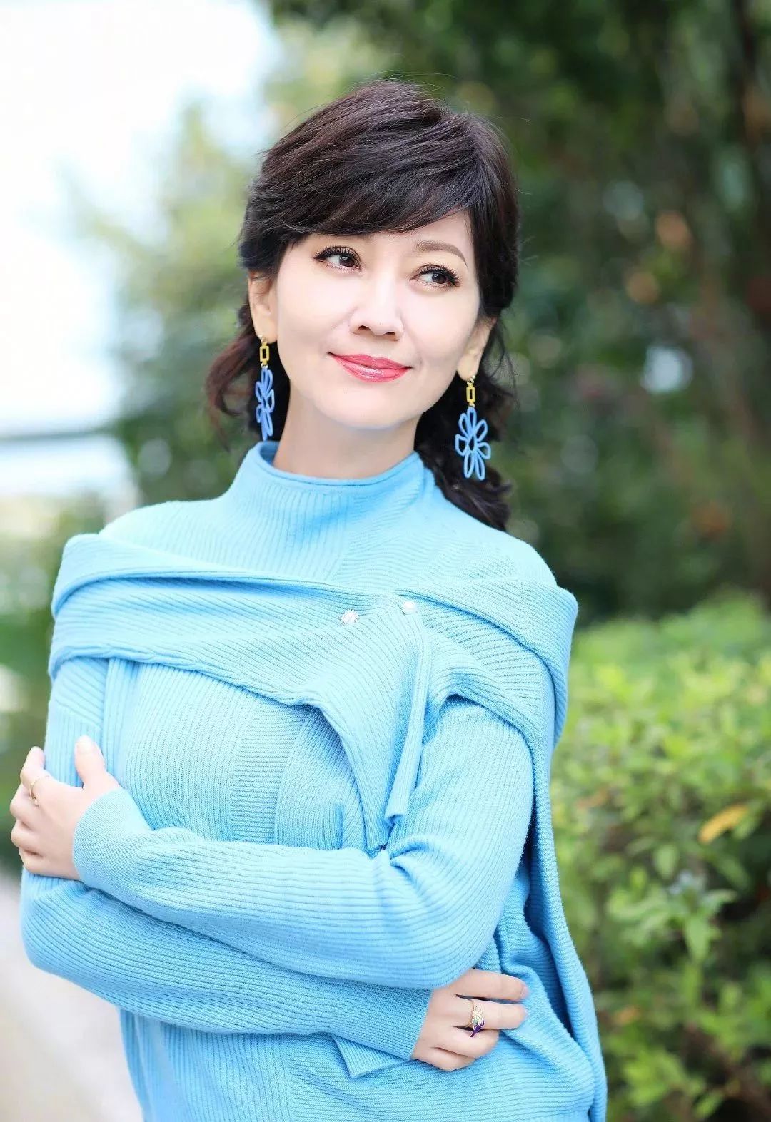 过了40岁的中年女人，初秋选择几款针织开衫，优雅知性又显年轻_鱼司辰YuSiChen_新浪博客