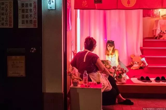 开在红灯区日本这家幼儿园每天19小时营业40年送孩子来的家长都不正常