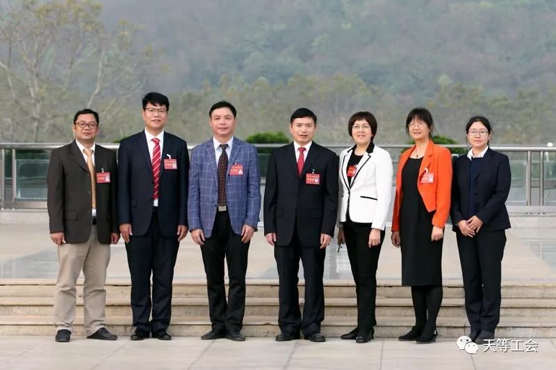 县总机关集中学习崇左市工会第四次代表大会精神