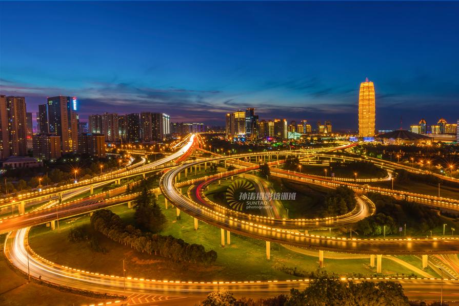 实拍:夜幕下的郑州cbd景色更迷人