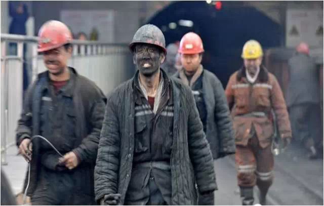 陕西煤矿事故21人遇难:你不必衣锦还乡,家人只