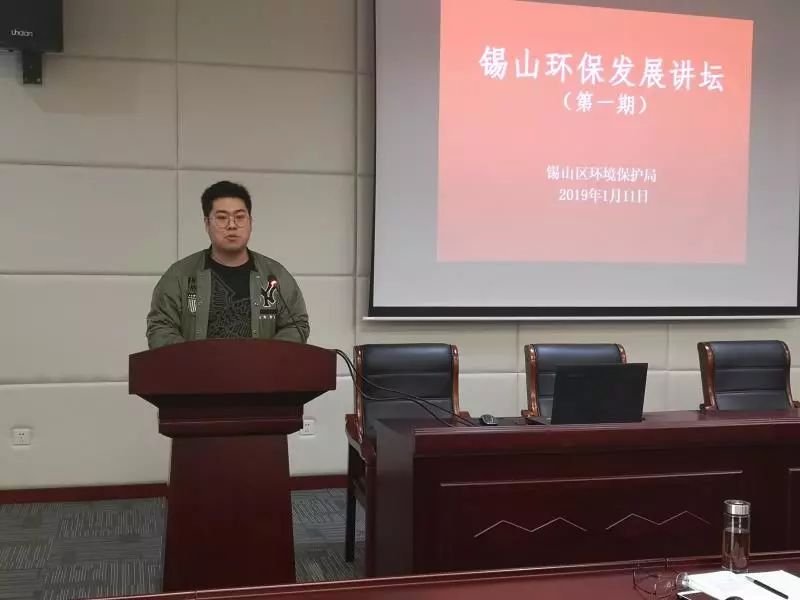 蒋晨浩,毕业于英国苏塞克斯大学↑周辉,毕业于南京工程学院下一步