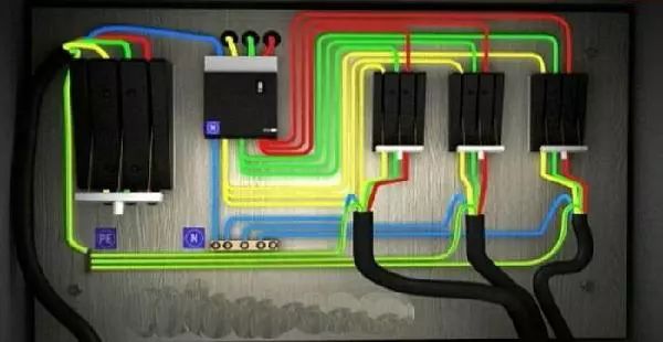依电路选择导线颜色时 交流三相电路 a相:黄色 b相:绿色 c相:红色