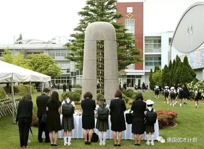 2006年,池田小学还特地 日本中小学