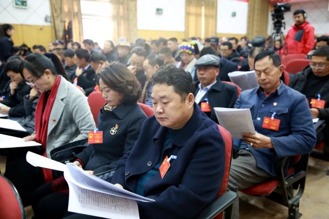 聚焦两会金川县第十四届人民代表大会第三次会议第二次大会召开