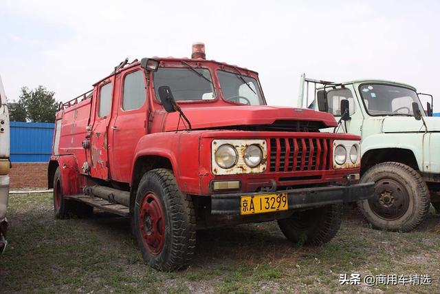1987年生产的东风eq140-1消防车 曾是国内最常见的红色战车
