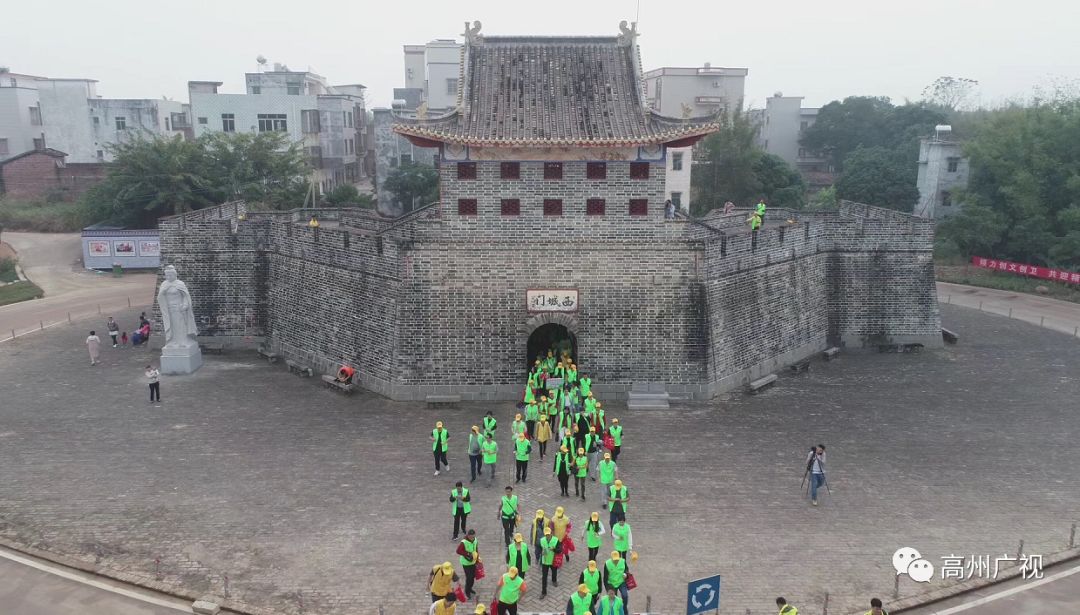 西城门是按明代风格仿建.旧城又叫高凉郡城,电白郡城,始建于汉.