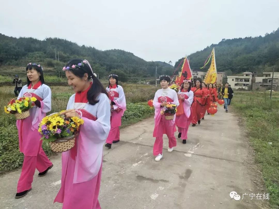 昨天,广宁潭布镇仁厚里有件"大事!