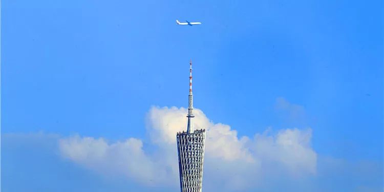 74搭建广州"空中丝路",继续建设以广州白云国际机场为核心,面向