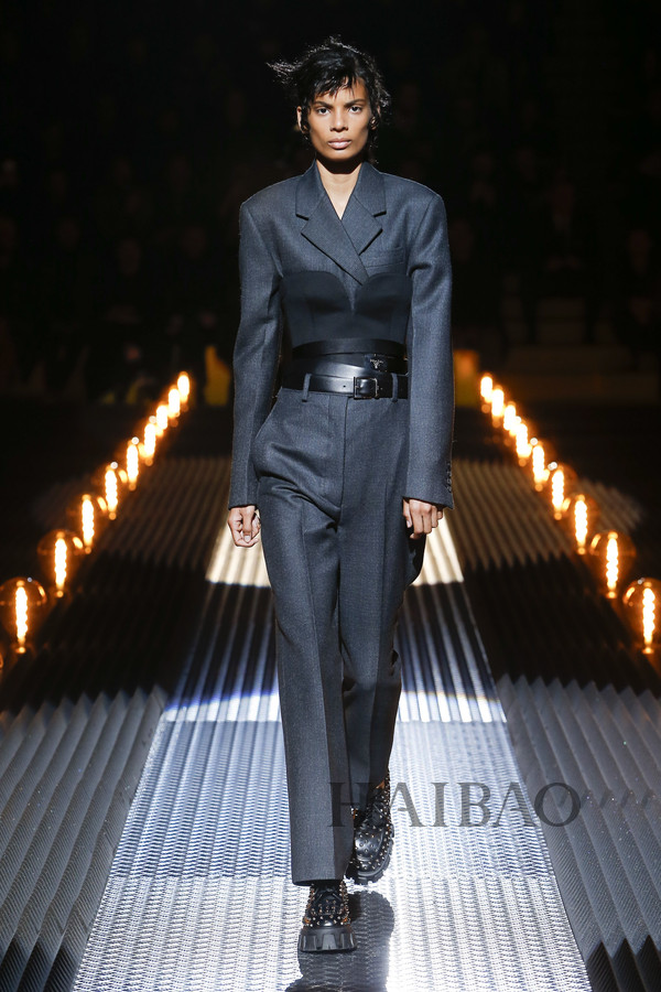 普拉达 (prada) 2019秋冬男女装秀,海报带你亲临2019秋冬米兰男装周