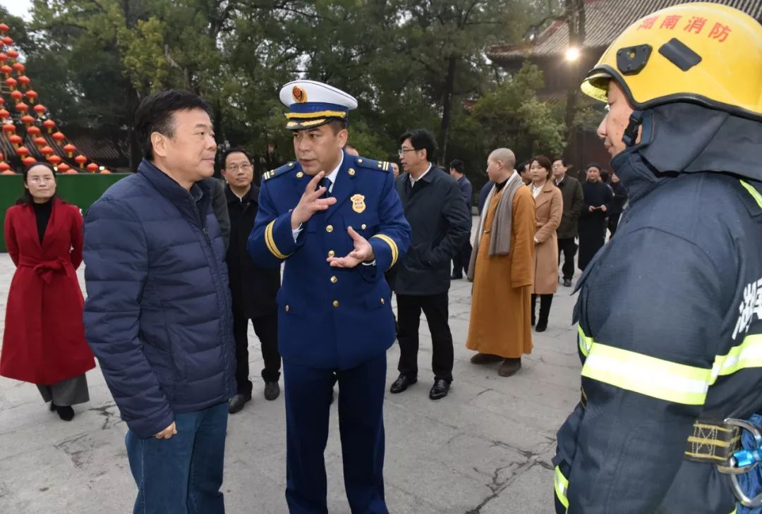 副省长陈飞调研检查南岳景区消防工作