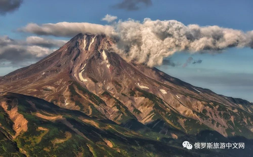 堪察加半岛上的一座死火山,海拔2175米,已沉睡了7000多年.