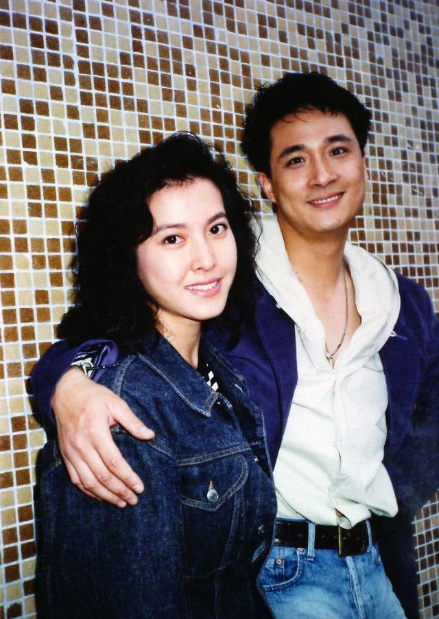 靳東的初戀演過《十八歲的天空》，而吳尊和他直接把初戀娶回家！ 娛樂 第11張
