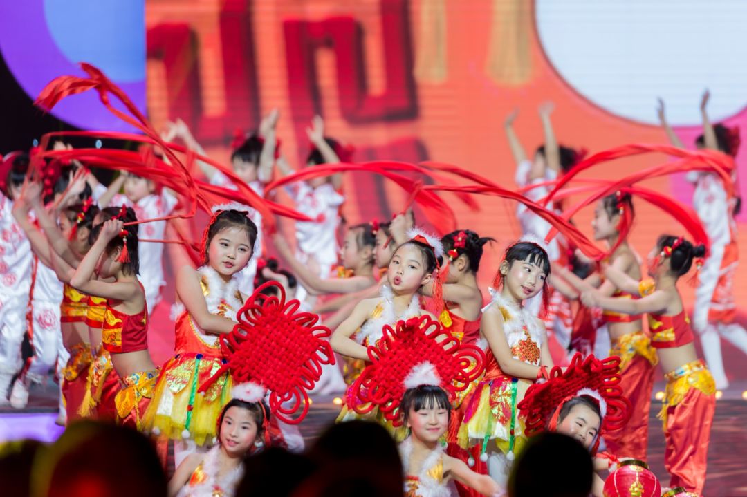 说唱中国红简谱_小童星幼儿园 花开新时代 童星永飞翔 喜迎建国70周年暨六一儿童节文艺汇演圆满落幕