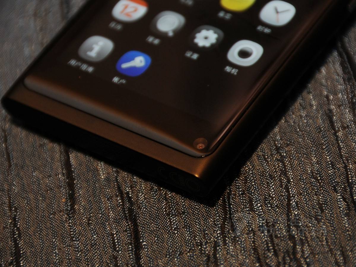 諾基亞Lumia N9真的回來了：復刻版亮相專賣店 科技 第5張