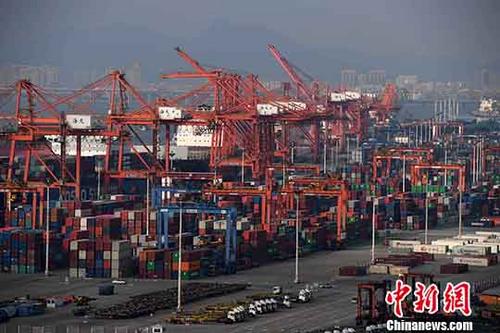 2018年中国贸易顺差2.33万亿元 收窄18.3%_进