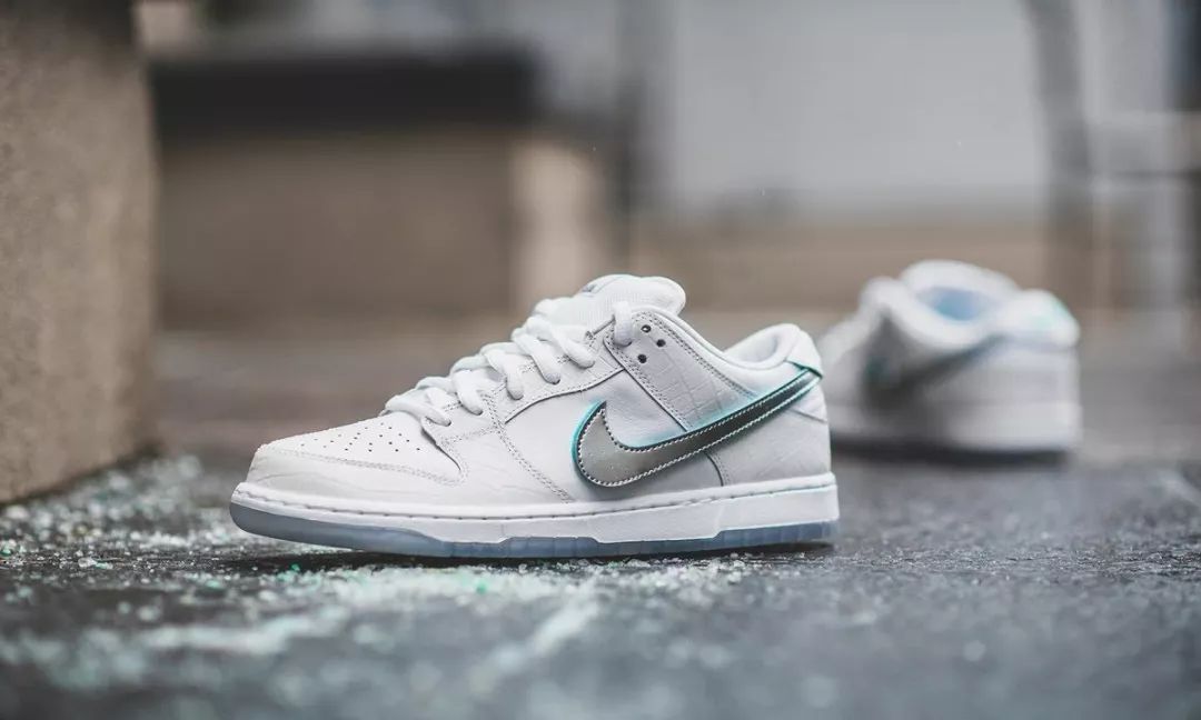 diamond supply co. x nike sb dunk low(图片来源:nike)