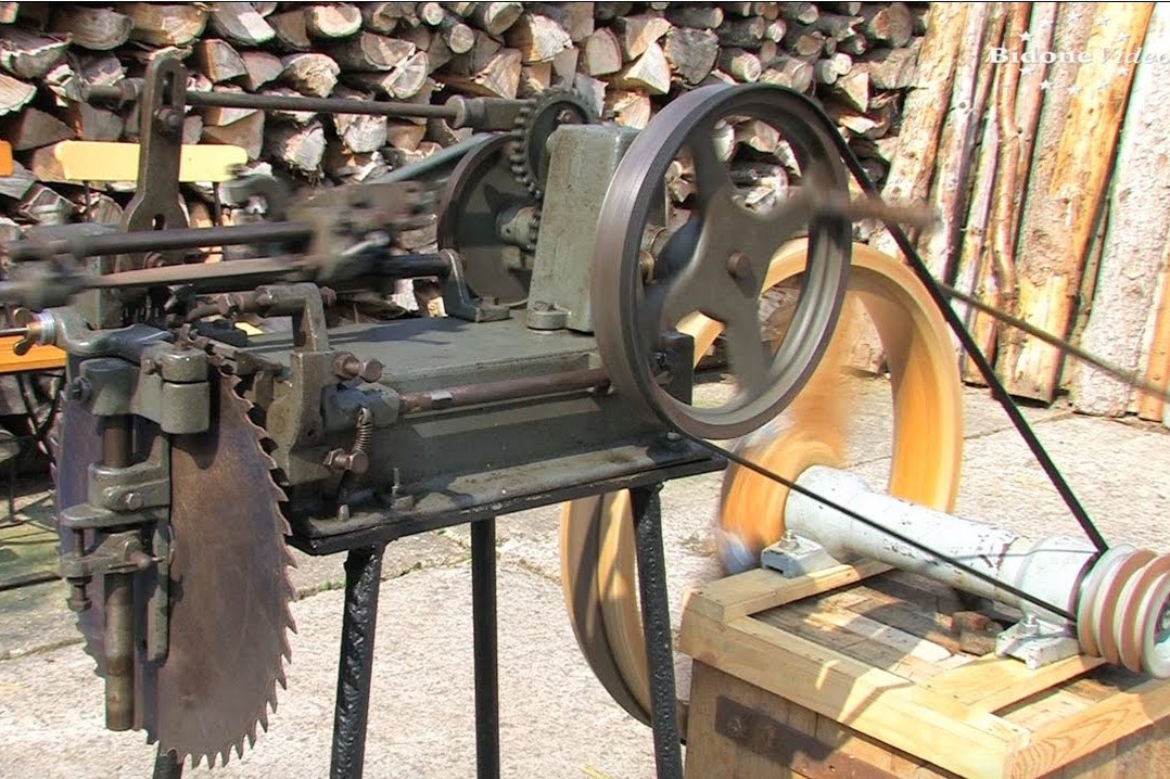 德国农村老汉改良的劈柴机器,实用性能令人吃惊