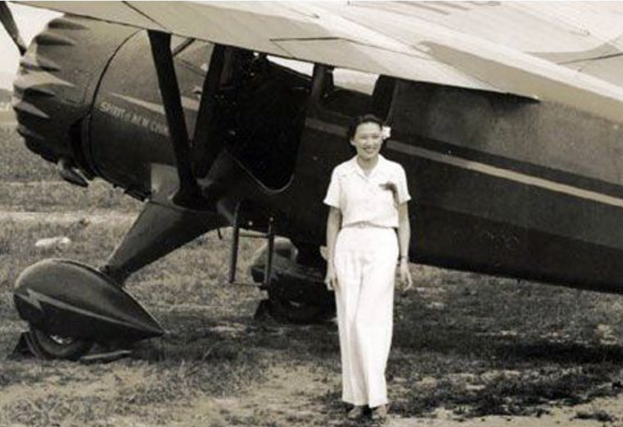 传奇李霞卿，做演员成电影巨星，开飞机成航空女杰：巾帼不让须眉