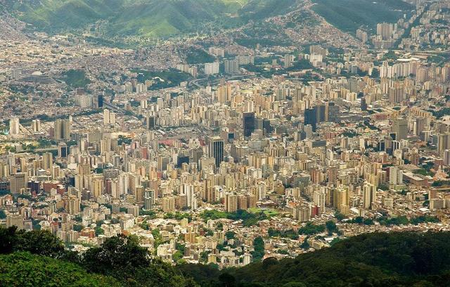 加拉加斯又称"卡拉卡斯",是委内瑞拉的首都,也是委内瑞拉全国最大城市