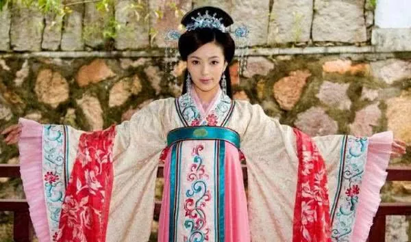 《杨门女将》中八大美女，都是谁的老婆，哪个最厉害？