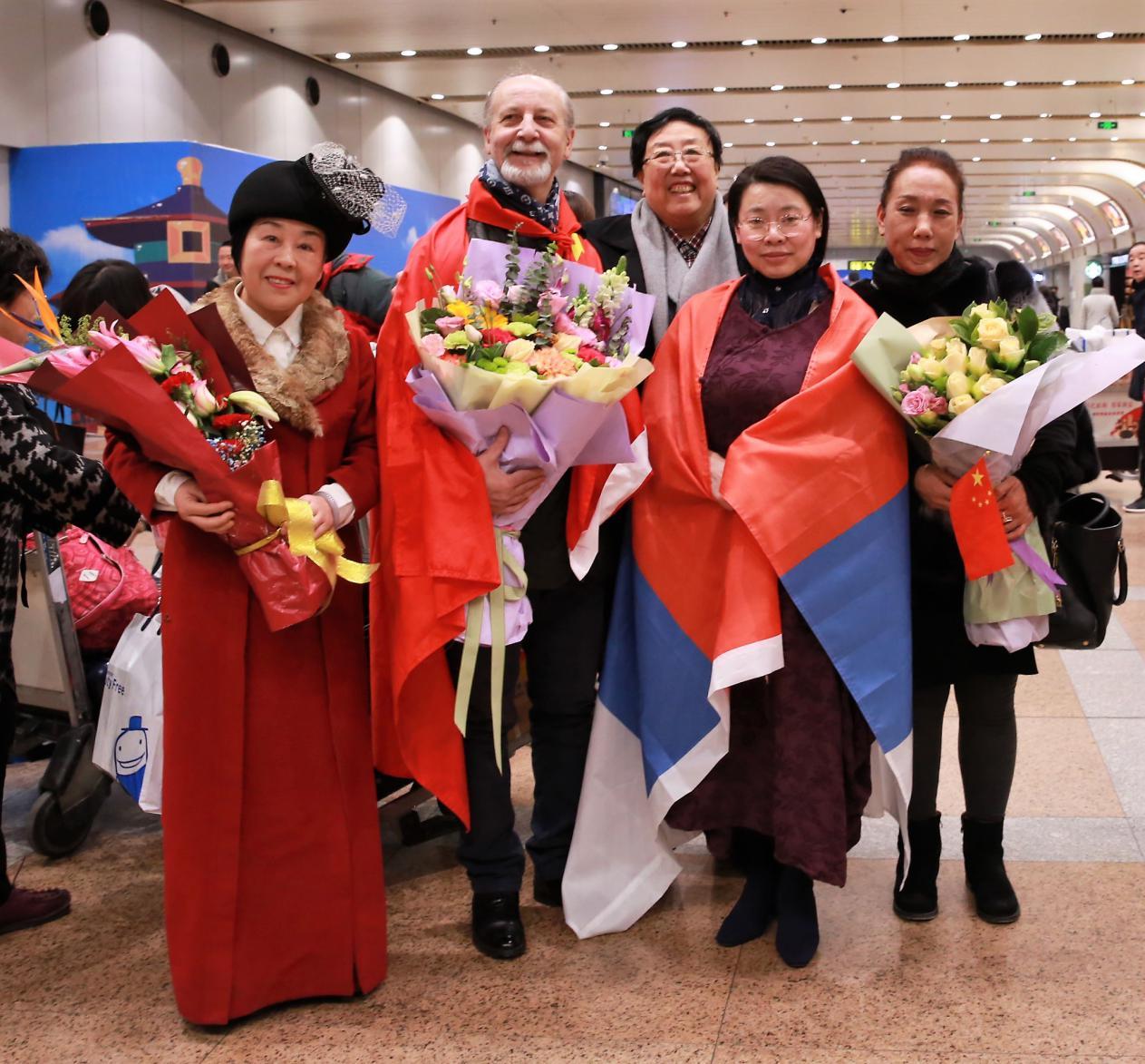 赵林涛大使代表的联合国医学健康组织,联合国华人友好协会妇女儿童