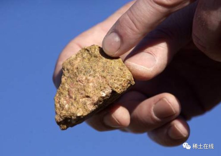 在政府的支持下,对南沱岛附近海域稀土泥中稀土金属的含量进行调查