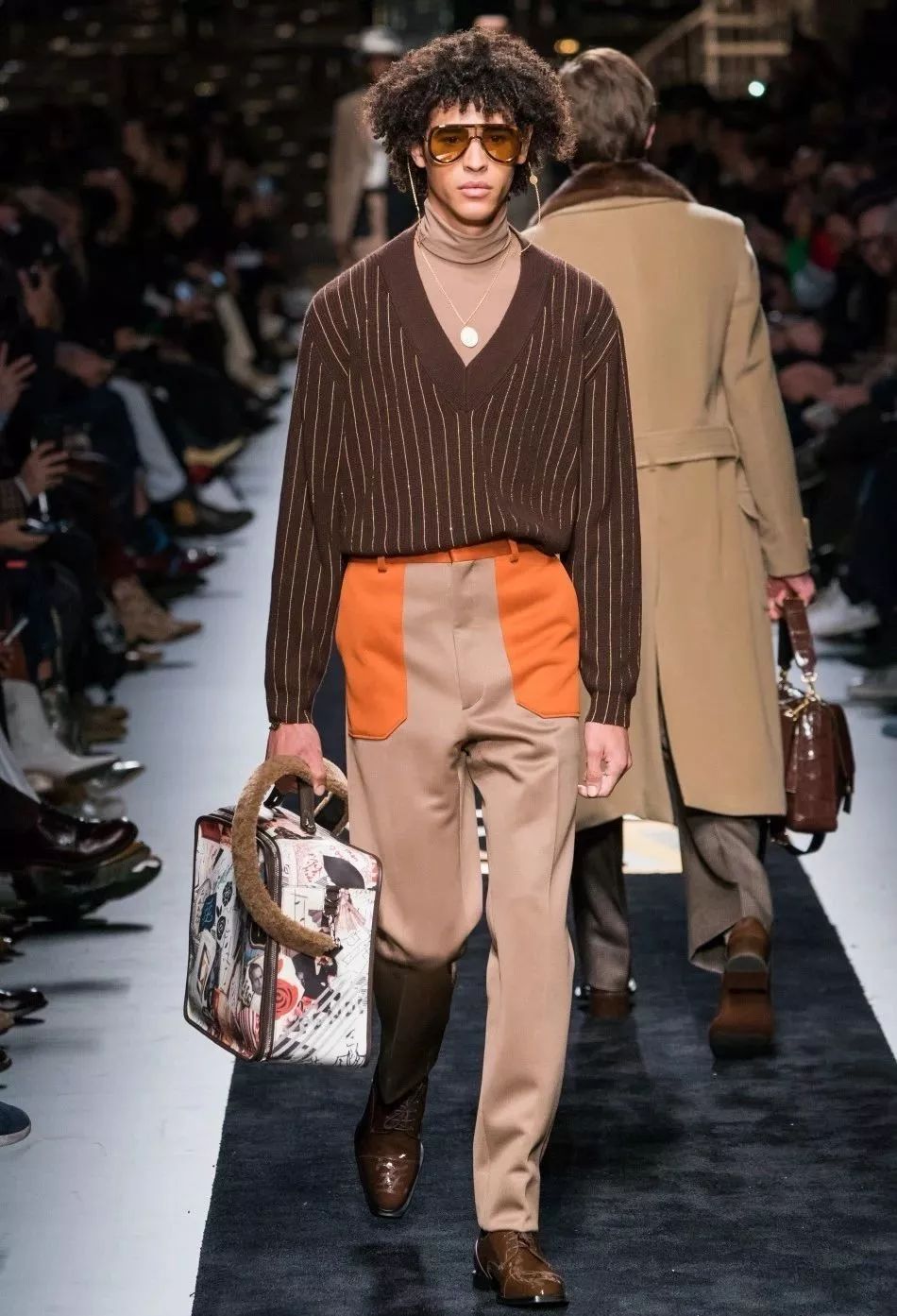 王嘉尔助阵fendi2019秋冬男装周fendiman火力全开