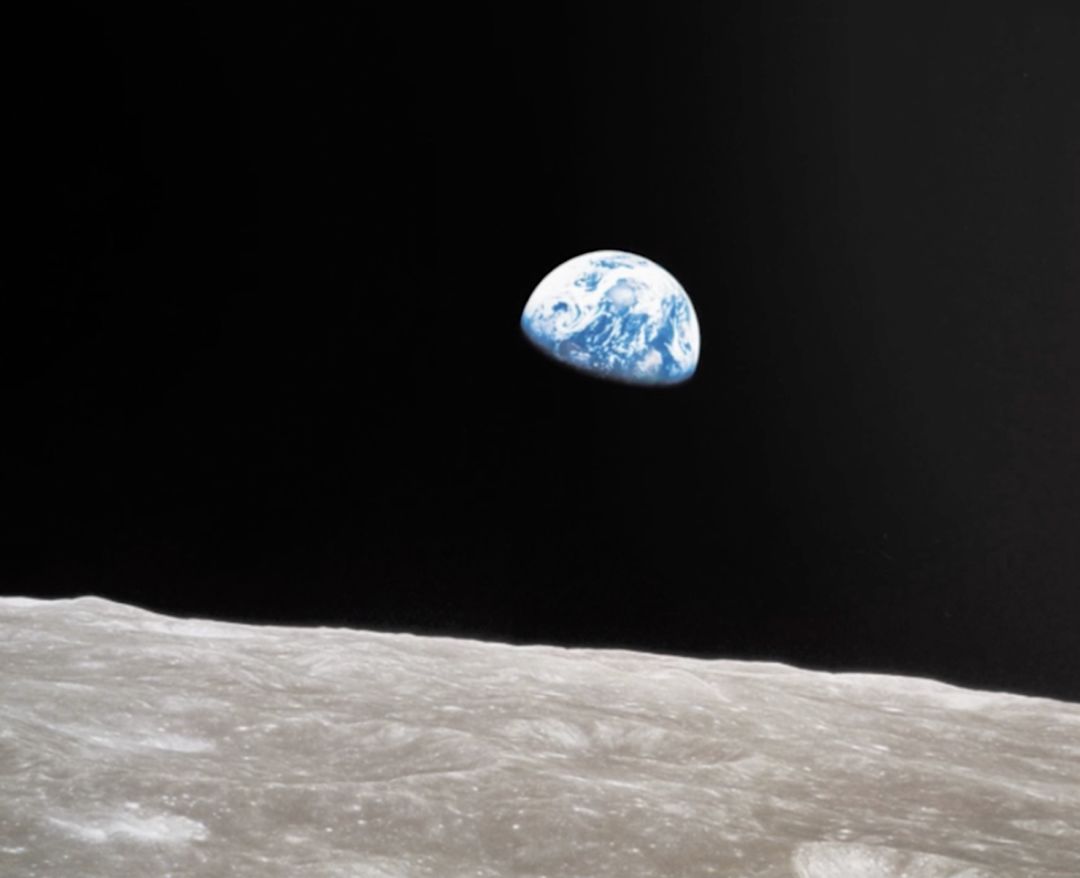 快看嫦娥和玉兔在月球上玩互拍,有图有真相!