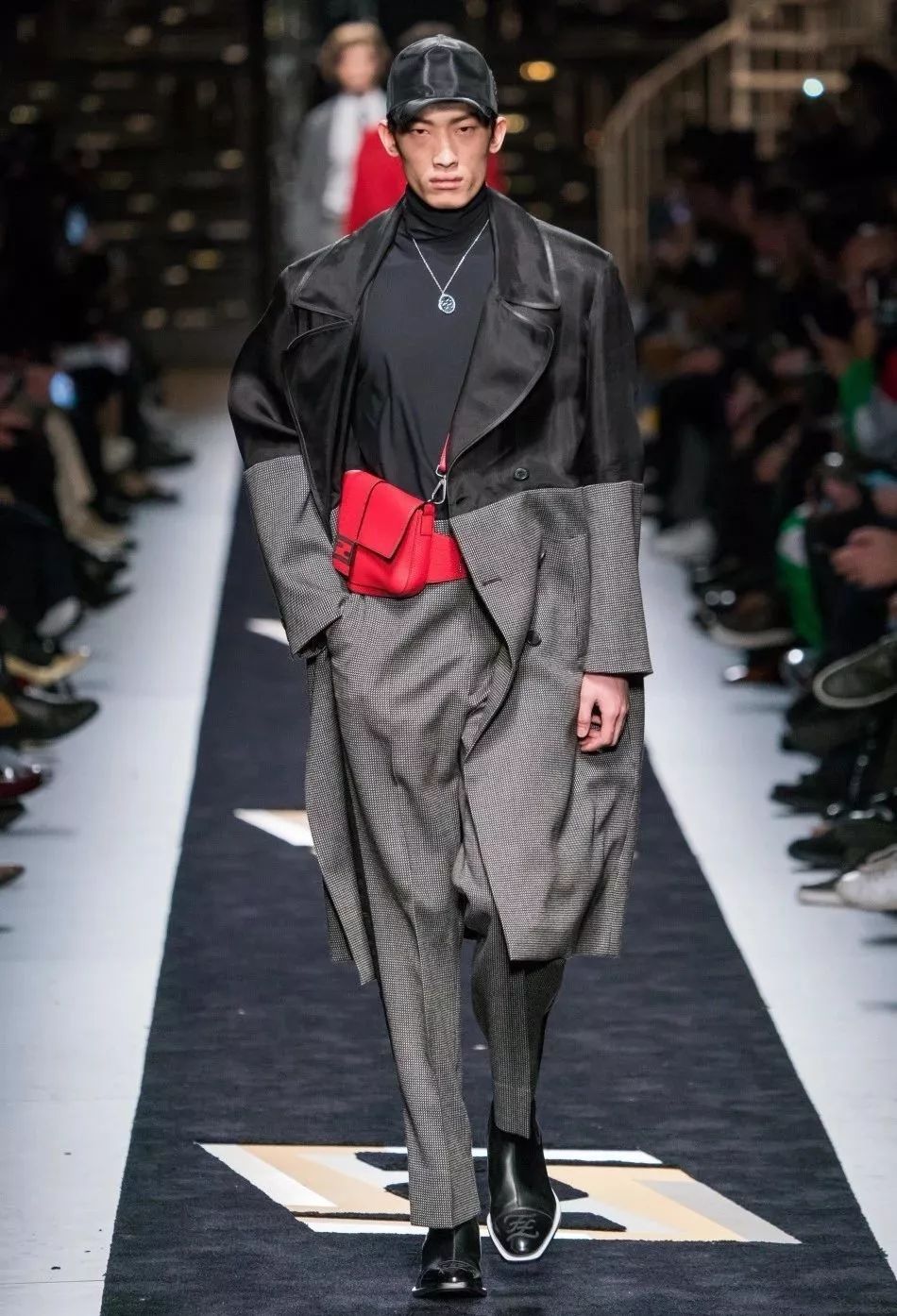 王嘉尔助阵fendi2019秋冬男装周fendiman火力全开