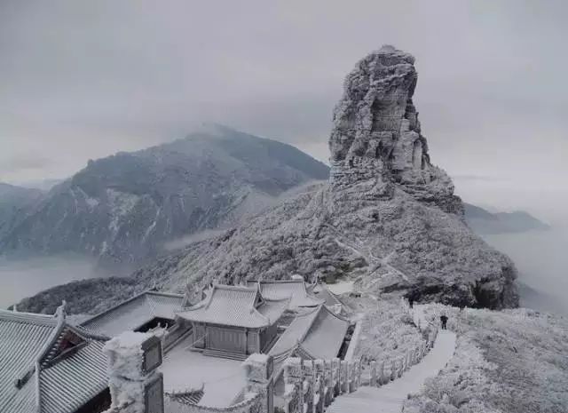 冬天下雪的梵净山,美的就像一幅幅素雅山水画!